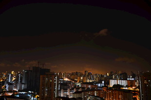 城市璀璨夜景俯瞰