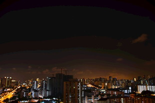 城市璀璨夜景俯瞰