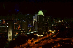 城市璀璨夜景俯瞰图