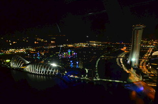 城市璀璨夜景俯瞰图