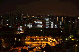 城市璀璨夜景俯瞰图