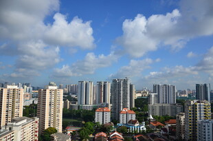 城市天际线 高楼与蓝天