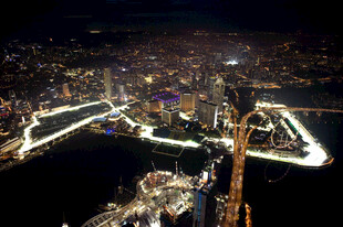 城市璀璨夜景俯瞰图