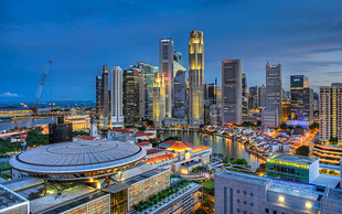 城市夜景中的繁华建筑 新加坡