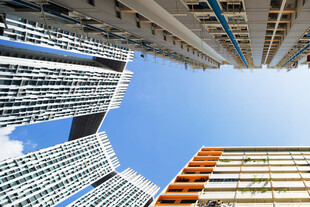 仰视林立高楼 新加坡