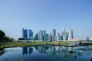 新加坡城市湖畔现代建筑美景