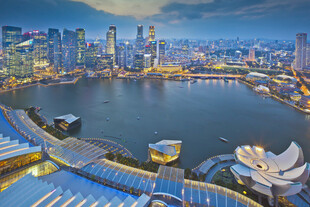 新加坡城市璀璨夜景俯瞰图