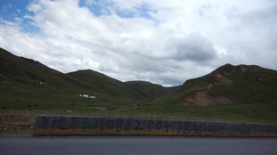 山间风景 远处山峦与天空