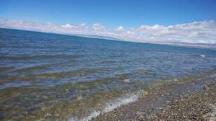 海边景致 清澈海水与蓝天