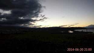 黄昏时分乌云笼罩的景致