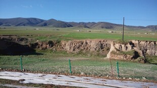 户外开阔的自然景观地带