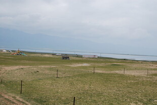 草原边的开阔景致