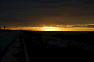 日落时分的开阔景象