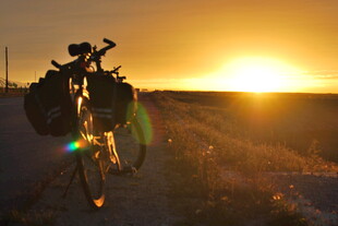 夕阳下的骑行之旅