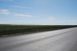 宽阔公路延伸向远方