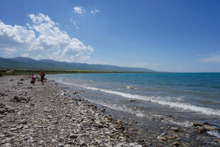 美丽海滩 漫步于碎石海岸
