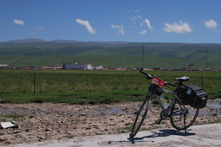 草原边的自行车旅行