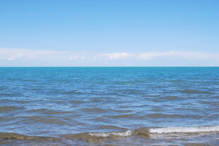 广阔海面 碧波荡漾