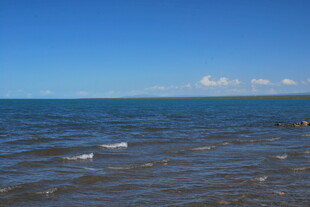 广阔海面与蓝天美景
