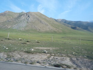 山间绿野公路风景