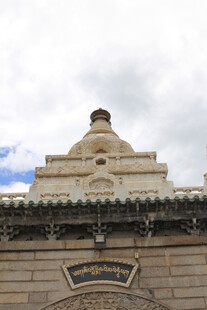 中式古建筑屋顶局部特写