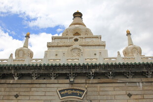 藏式风格佛塔建筑特写