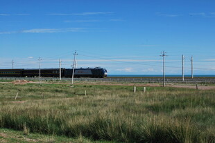 草原上的火车与广阔天地