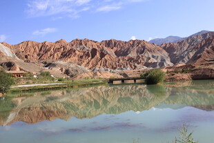 山水相映的壮丽自然景观