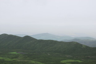 青山连绵的自然美景