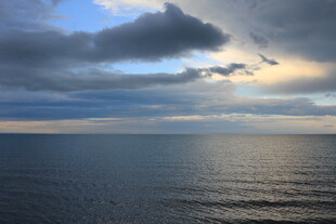 海上云景 日光穿透云层