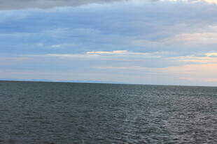 海上黄昏时的广阔天际