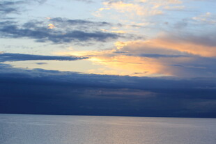 海上日落时分绚丽云彩