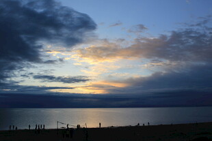 海边日落时分的美丽景象