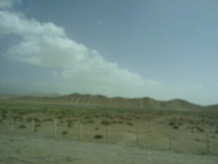 广袤沙漠与蓝天