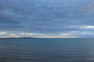 海上乌云密布的壮阔景象