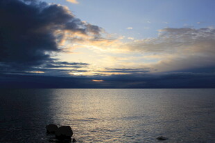 海边日落时分的美丽景象