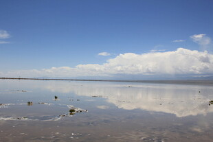 纯净盐湖风光 天空之镜景象