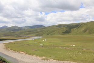 草原河畔风光美景
