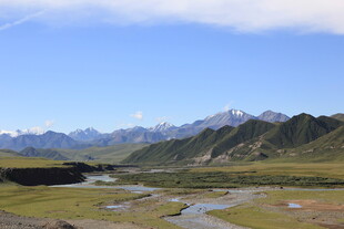 壮美山间河谷风景