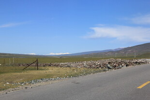公路边的开阔风景