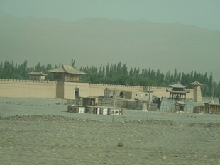 沙漠中的古老建筑遗迹