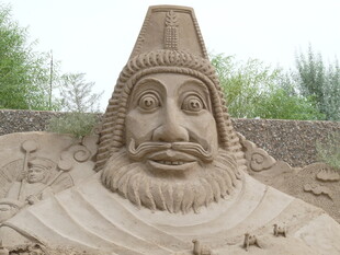 巨型人脸沙雕艺术作品