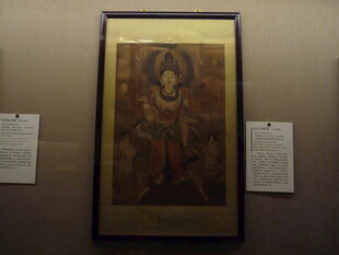 博物馆中的精美画作展示