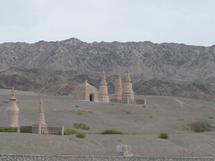 沙漠中的古老神秘建筑遗迹