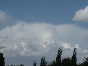 天空中壮观的积云景象