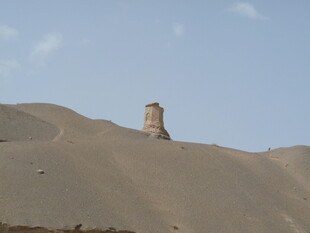沙漠中的古老瞭望塔