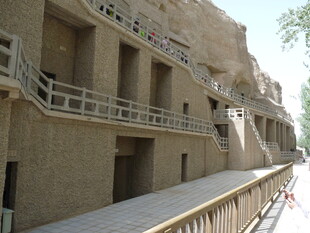 敦煌莫高窟壮观石窟景象