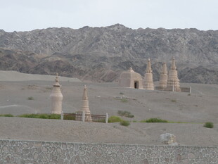 沙漠中的古老建筑遗迹