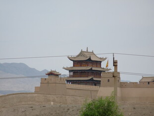 沙漠中的古老中式建筑