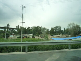 公路旁的户外运动场